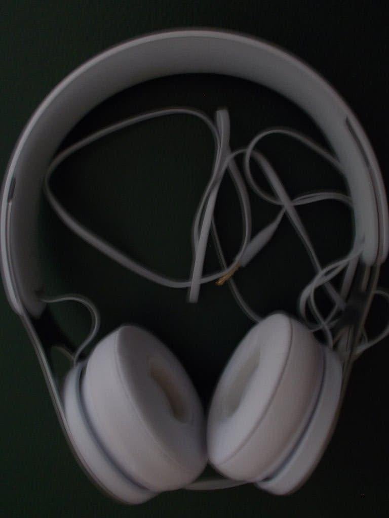 Beats On-ear  hoofdtelefoons  2 stuks  blauw wit, TV, Hi-fi & Vidéo, Blanc, Beats, Comme neuf, Réduction de bruit