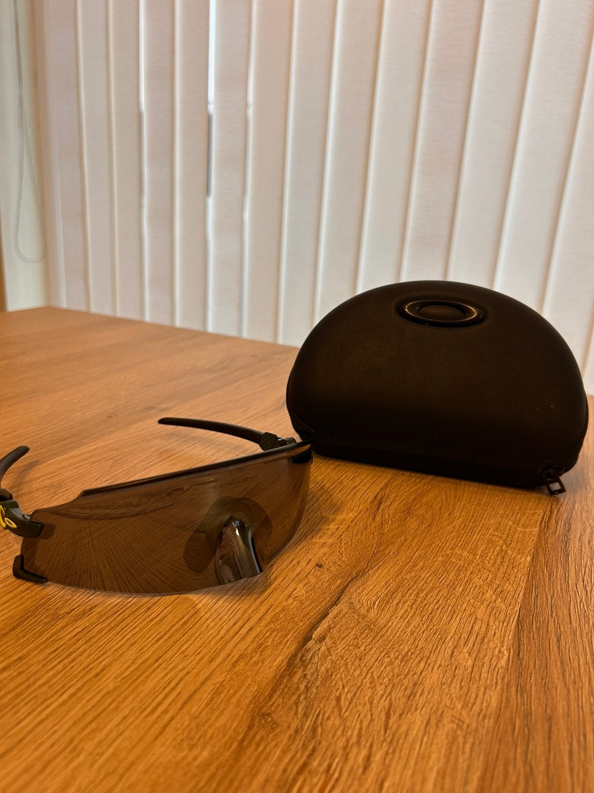 Lunettes de soleil de sport Oakley Kato avec étui, Enlèvement, Comme neuf