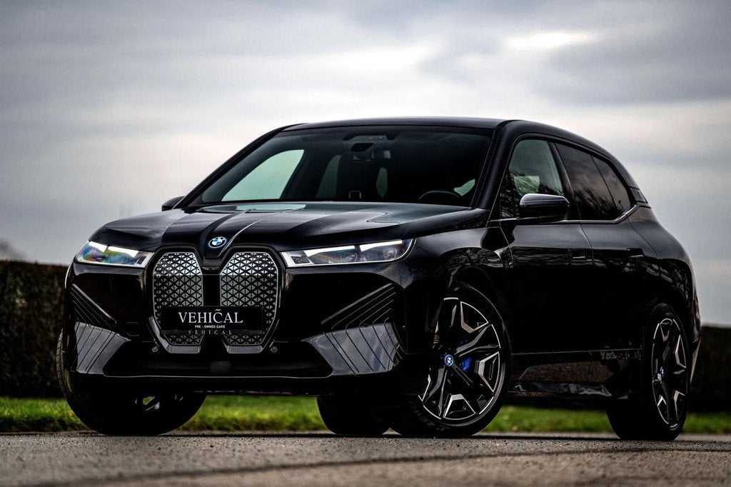 BMW iX xDrive40 M SPORT |PANO|MASSAGE|SOFTCLOSE|TREKHAAK|360, Gebruikt, 326 pk, IX, Zwart