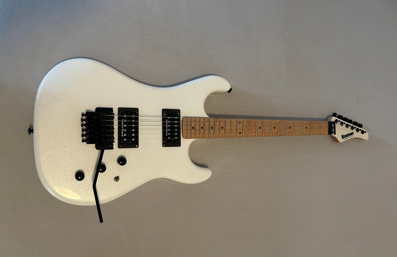 Kramer peacer VINTAGE pearl white. voor evh en 80,s geluid., Muziek en Instrumenten, Ophalen, Zo goed als nieuw, Fender