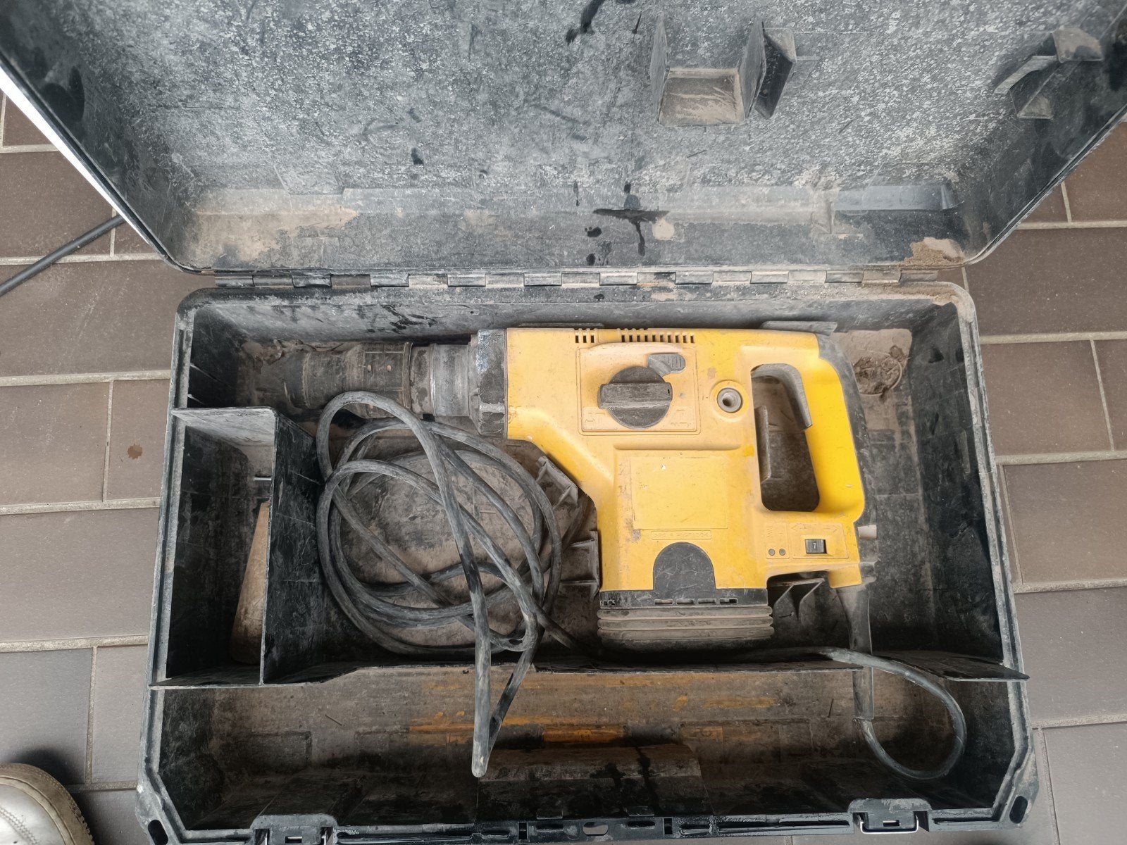 Breekhamer dewalt, Ophalen