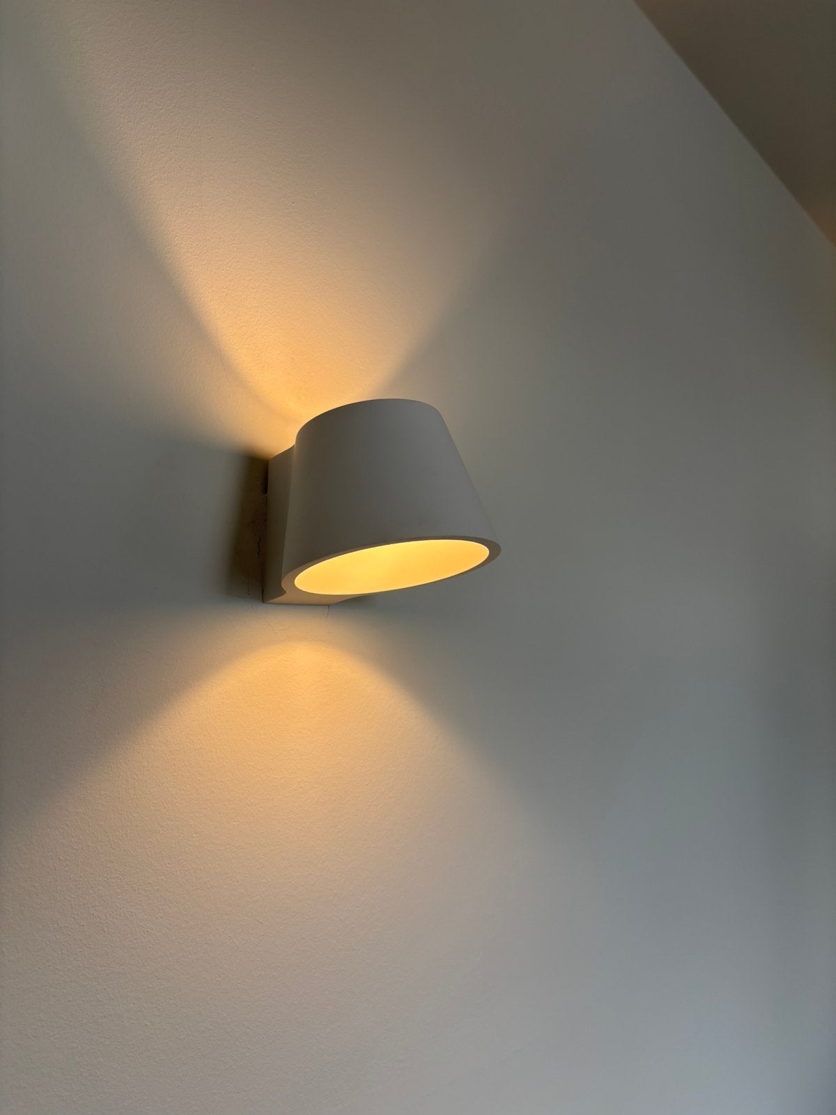 Porseleinen wandlamp te koop, Ophalen, Overige materialen, LED, Zo goed als nieuw