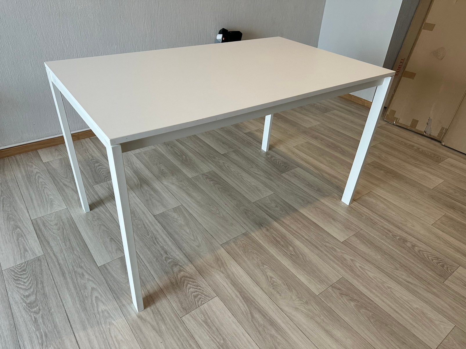 Table ikea, Enlèvement, Comme neuf