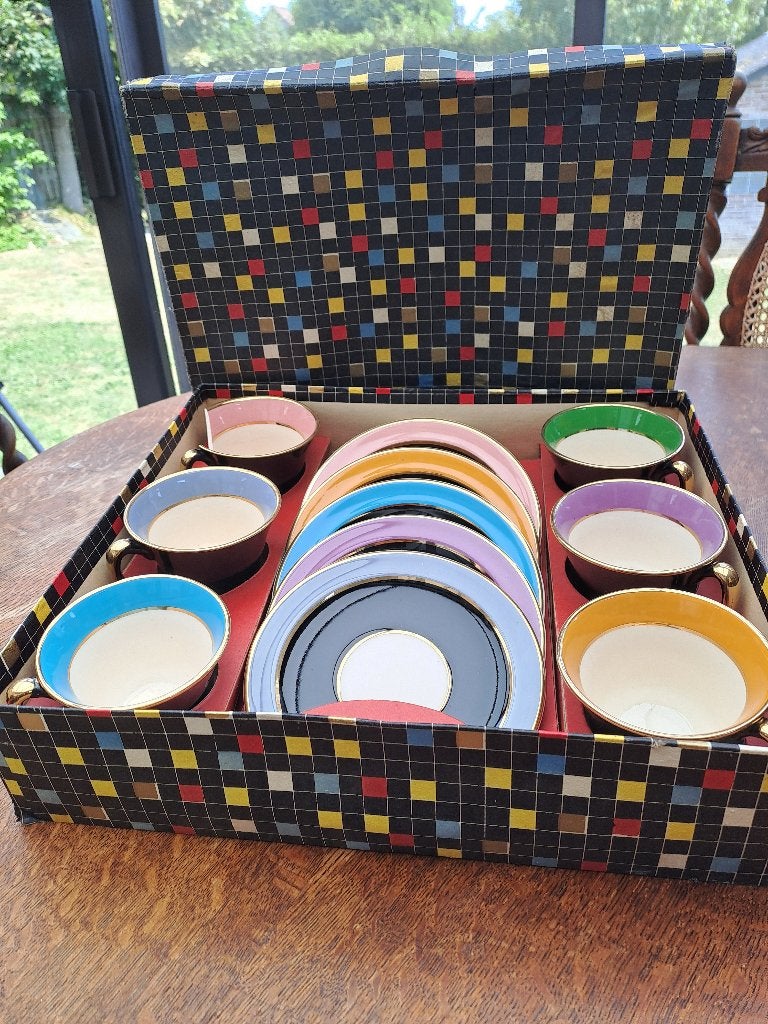 vintage koffieservies in zwart met kleuren  jaren 60 of 70, Huis en Inrichting, Ophalen, Overige materialen, Gebruikt, Vintage