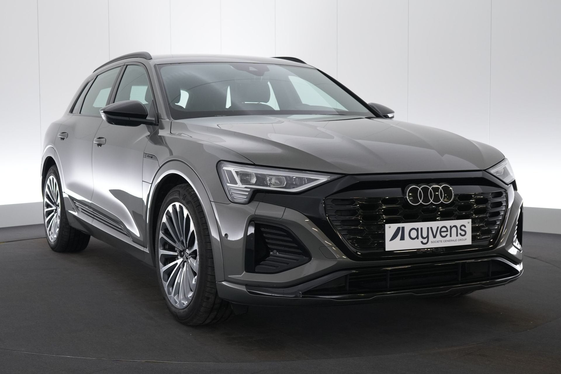 (2EEG880) AUDI Q8 E-TRON, Autos, Argent ou Gris, Achat, 5 portes, Automatique