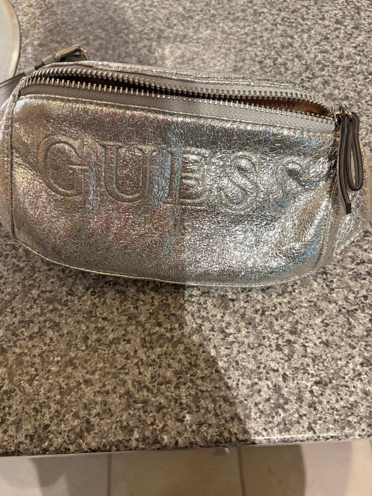 Guess sac enfant, Kinderen en Baby's, Kindermode-accessoires, Ritssluiting, Tas, Ophalen of Verzenden, Zo goed als nieuw