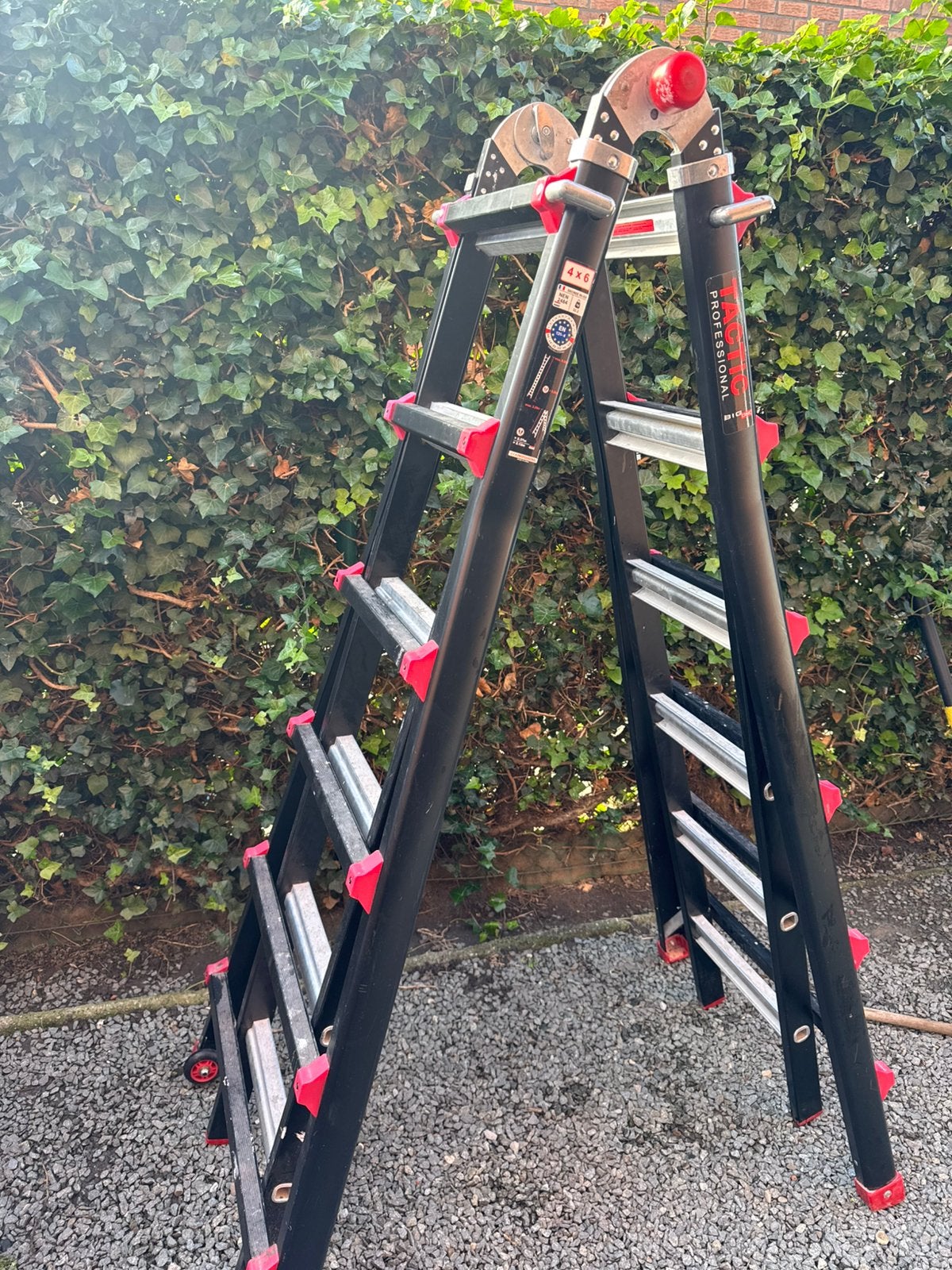Uitschuifbare Ladder 4x6 tactic BigOne zo goed als nieuw, Doe-het-zelf en Bouw, Ophalen, Zo goed als nieuw, Ladder
