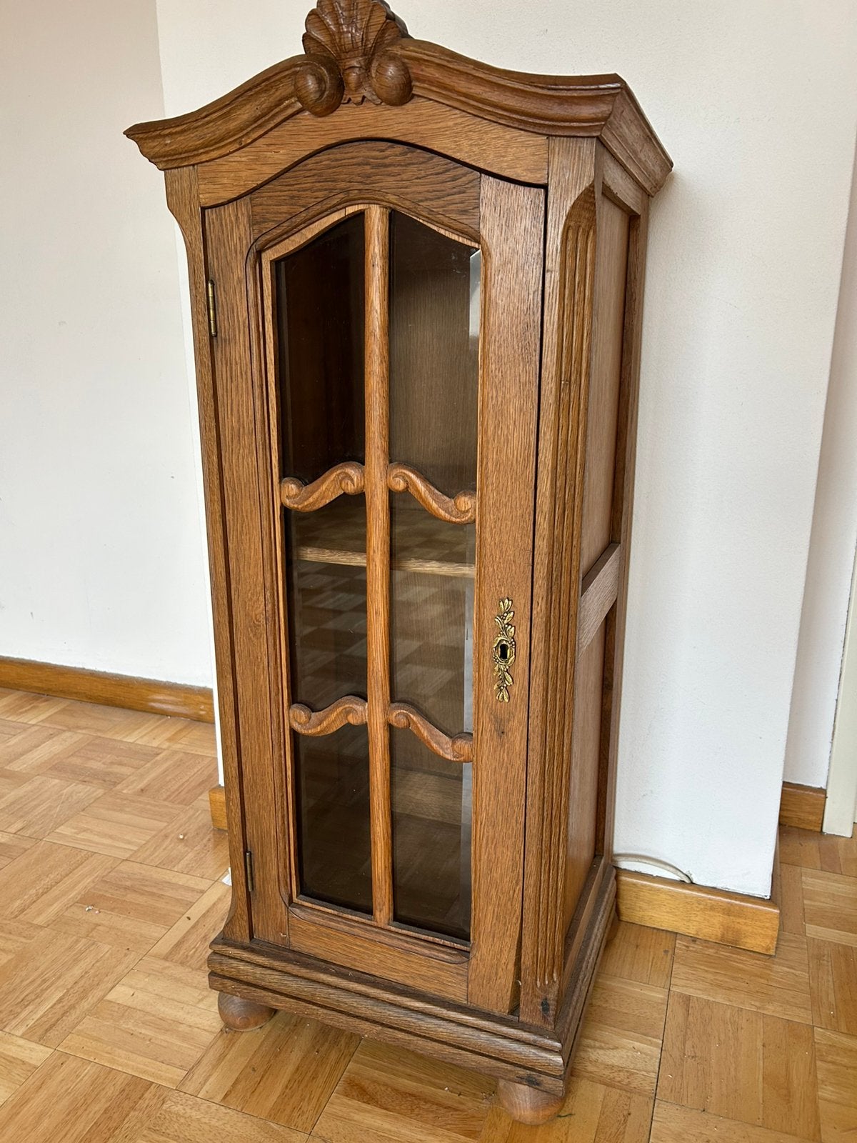 Vitrinekastje met kroon en glas facet - +/- 1950, Huis en Inrichting, Ophalen, Minder dan 50 cm, Eikenhout, 100 tot 150 cm