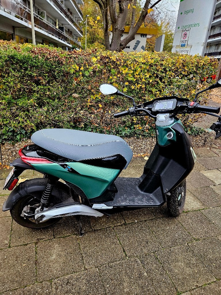 Piaggio One 25cc electric, Fietsen en Brommers, Scooters | Piaggio, Zo goed als nieuw, Overige modellen, Klasse A (25 km/u), Elektrisch