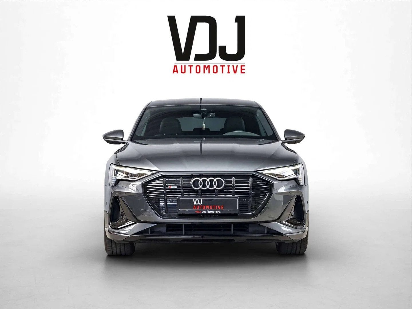 Audi e-tron 95 kWh 55 QUATTRO|2X S-LINE|KEYLESS|SFEERVERL.|Z, Auto's, Gebruikt, Zwart, 408 pk, Leder