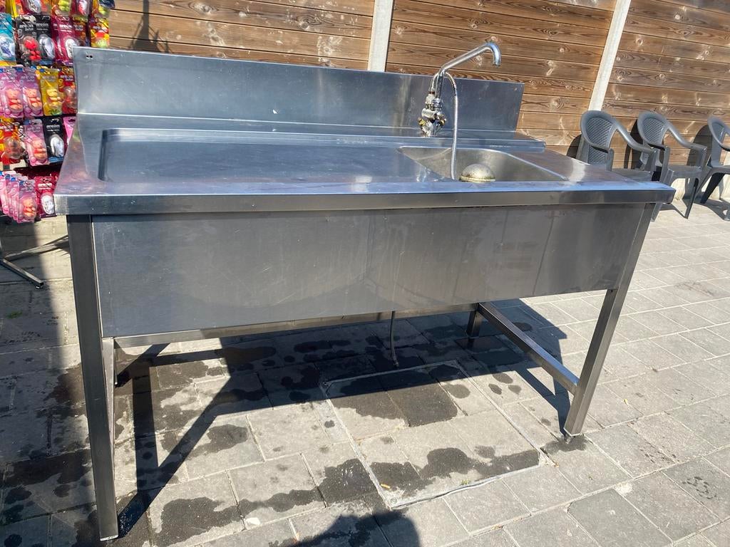 Werktafel met spoelbak, Enlèvement