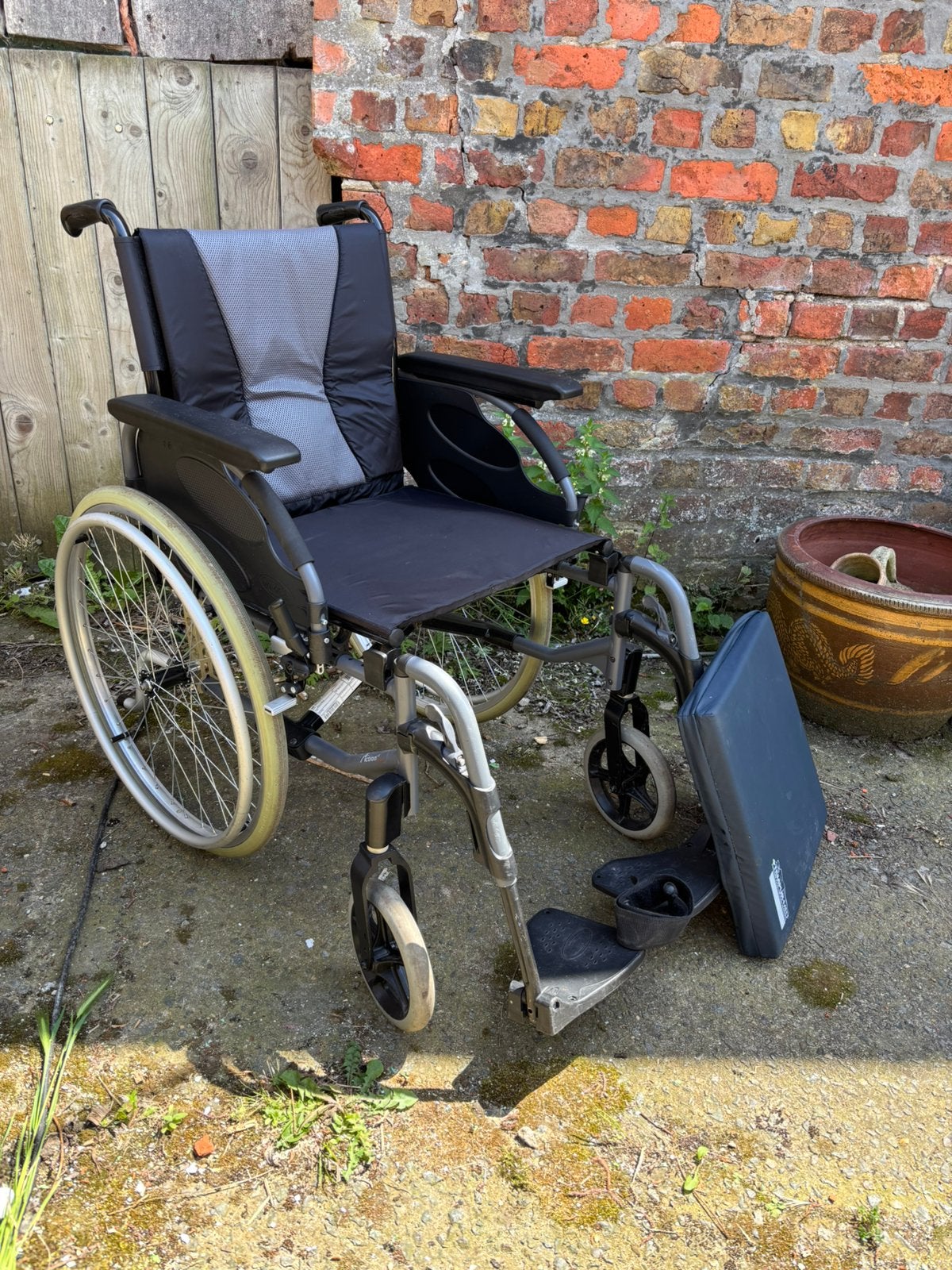 Invacare Vermeiren action 3 rolstoel als nieuw, Diversen, Rolstoelen, Ophalen of Verzenden, Zo goed als nieuw
