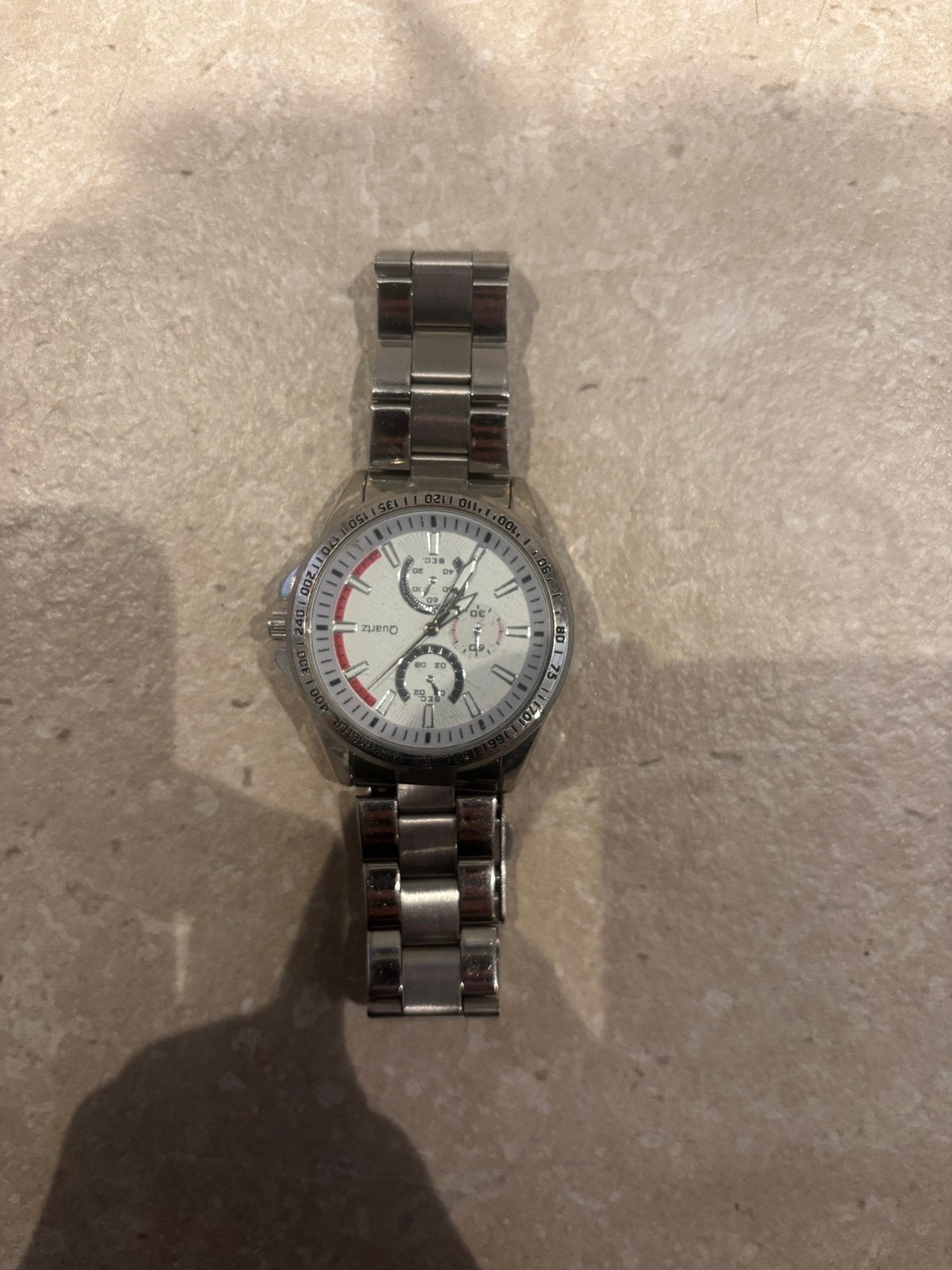 Montre à quartz, Bijoux, Sacs & Beauté, Montre-bracelet, Autres marques, Enlèvement ou Envoi, Comme neuf
