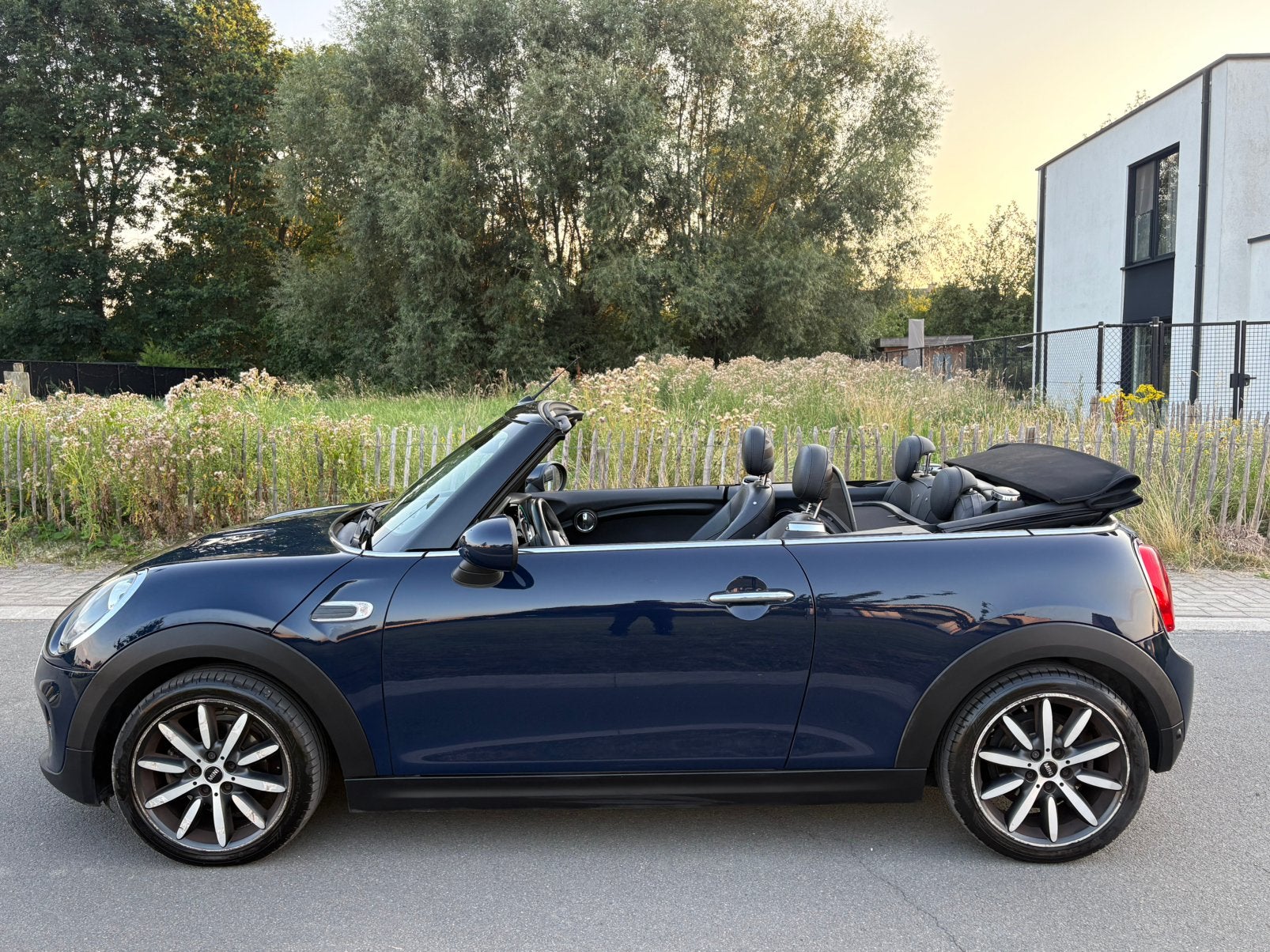 Mini cooper cabrio 1.5 Benzine#67000km#bluetooth#Navi#Airco, Auto's, Lane Keeping Assist, 1498 cc, Blauw, Leder