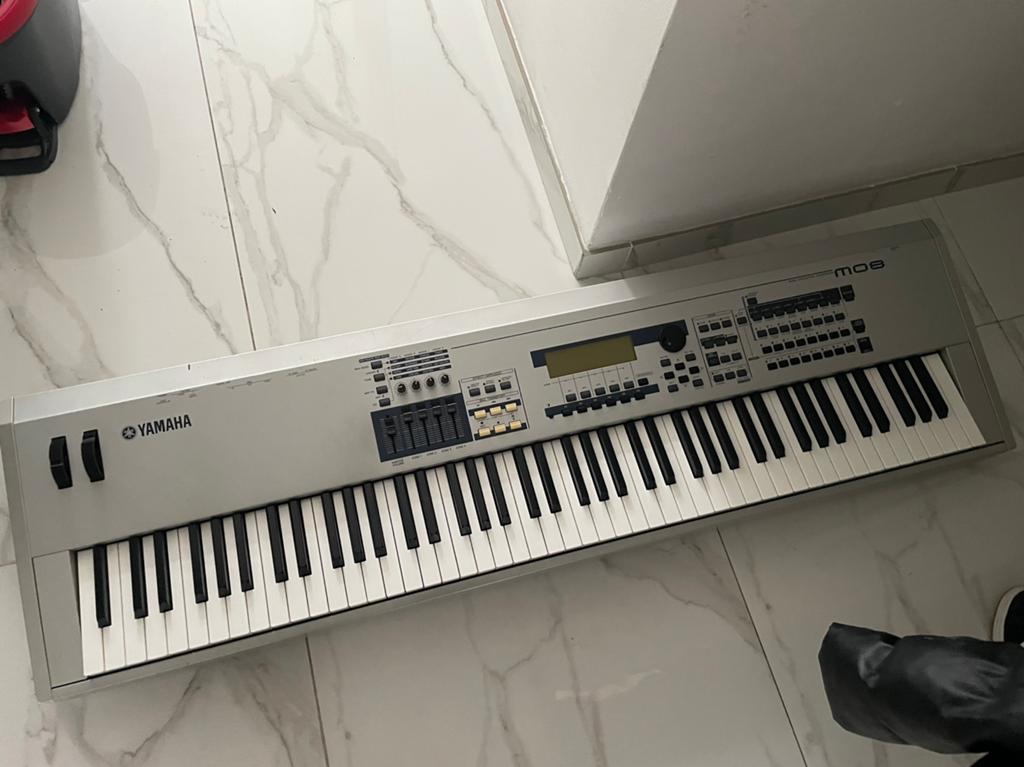 Yamaha mo8, Muziek en Instrumenten, Ophalen, Zo goed als nieuw, Yamaha