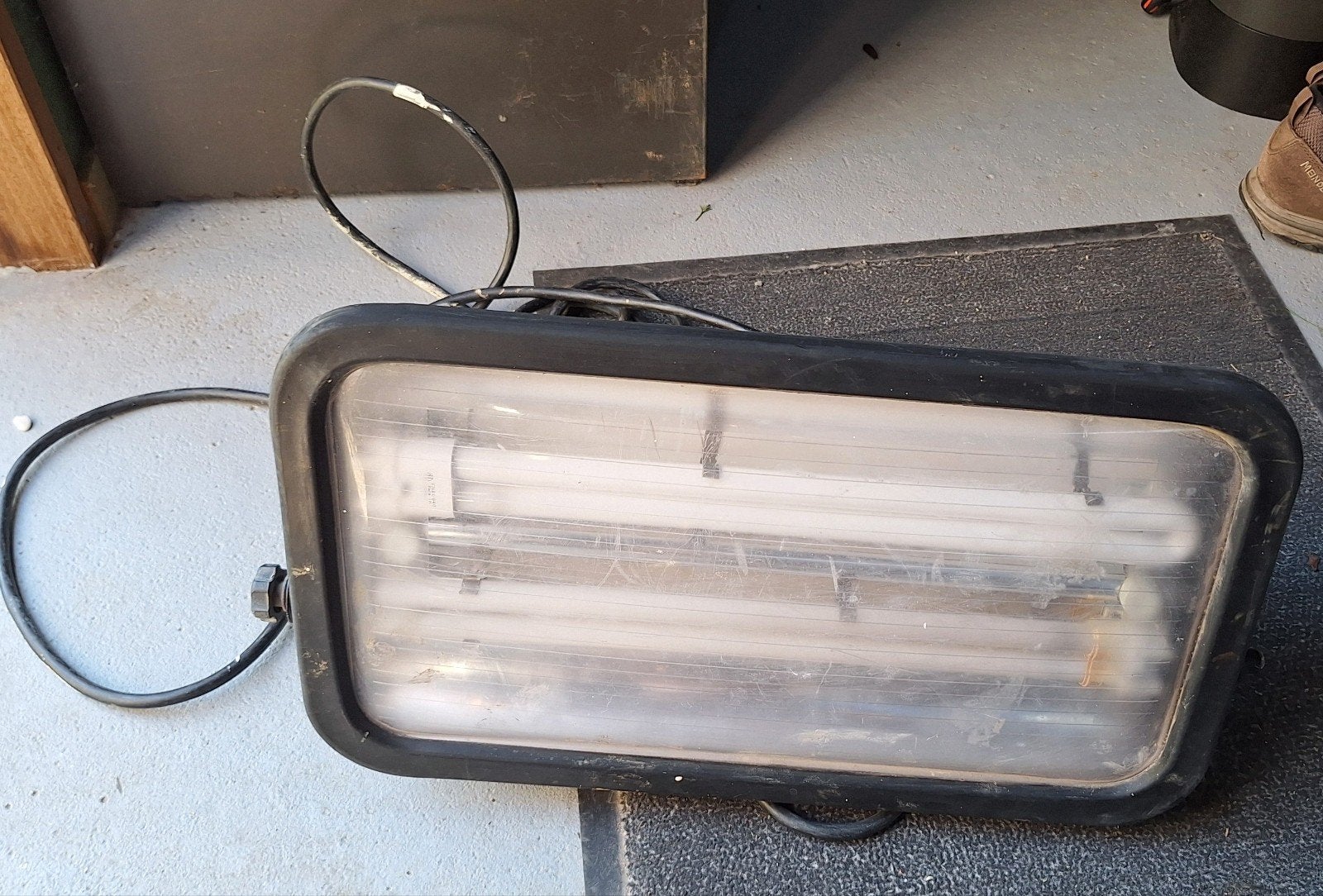 Éclairage de site Würth 2 x 36 Watt. Avec 2 prises, Enlèvement, Utilisé, 50 à 200 watts, Lampe avec luminaire
