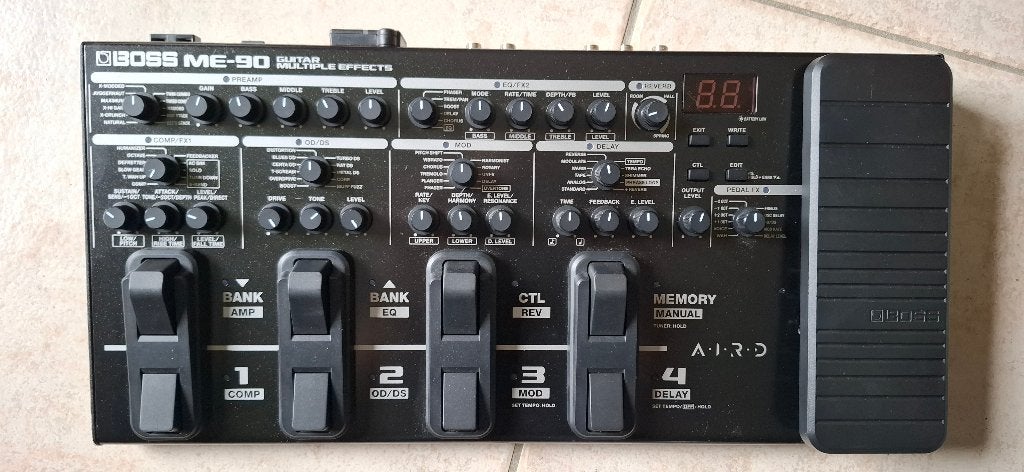 Boss me90 Multi effect, Musique & Instruments, Enlèvement