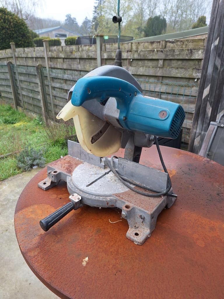 Scie à tronçonner Makita, Enlèvement, Utilisé, Scie à onglet, Makita/bosch