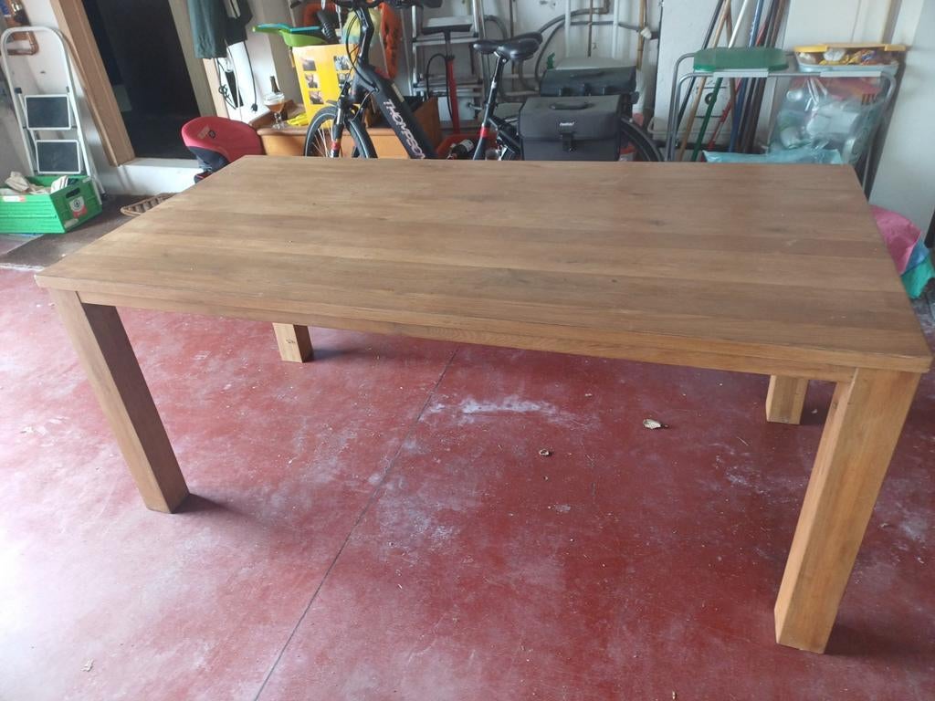 Eikenhout eettafel, Enlèvement