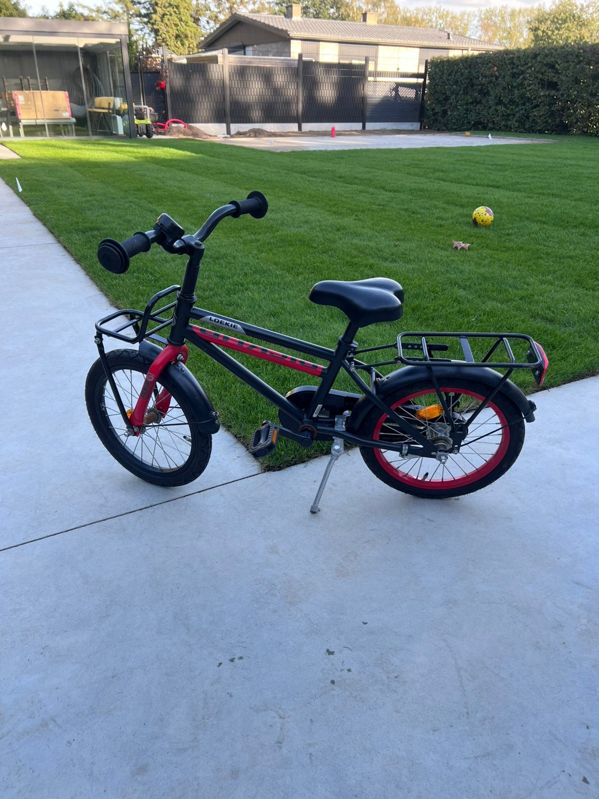 Vélo Loeki pour enfant rouge/noir, Enlèvement, Utilisé, Frein à rétropédalage, Loekie