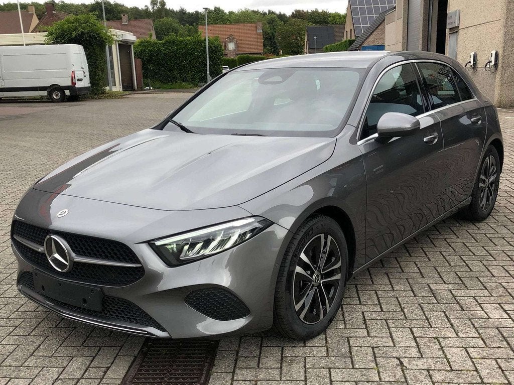 Mercedes-Benz A-Klasse 180 Benzine Automaat 7G-DCT Carplay L, Auto's, Zwart, 4 cilinders, Lichtsensor, Bedrijf