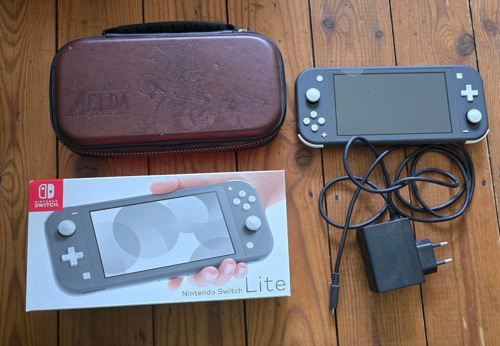 Grijze Nintendo Switch Lite met oplader en Zelda-beschermhoe, Games en Spelcomputers, Ophalen, Grijs, Gebruikt, Met beschermhoes of tas