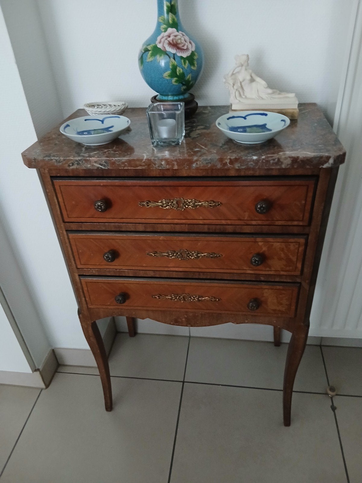 Ancien meuble français avec des signes d'usure, mais toujour, Maison & Meubles, Enlèvement