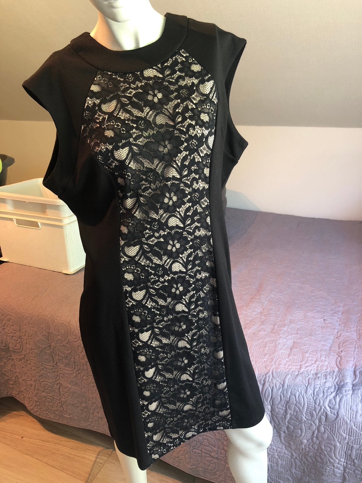 Zwarte feestjurk met kant maat 42, Kleding | Dames, Ophalen, Gedragen, Maat 42/44 (L), Zwart