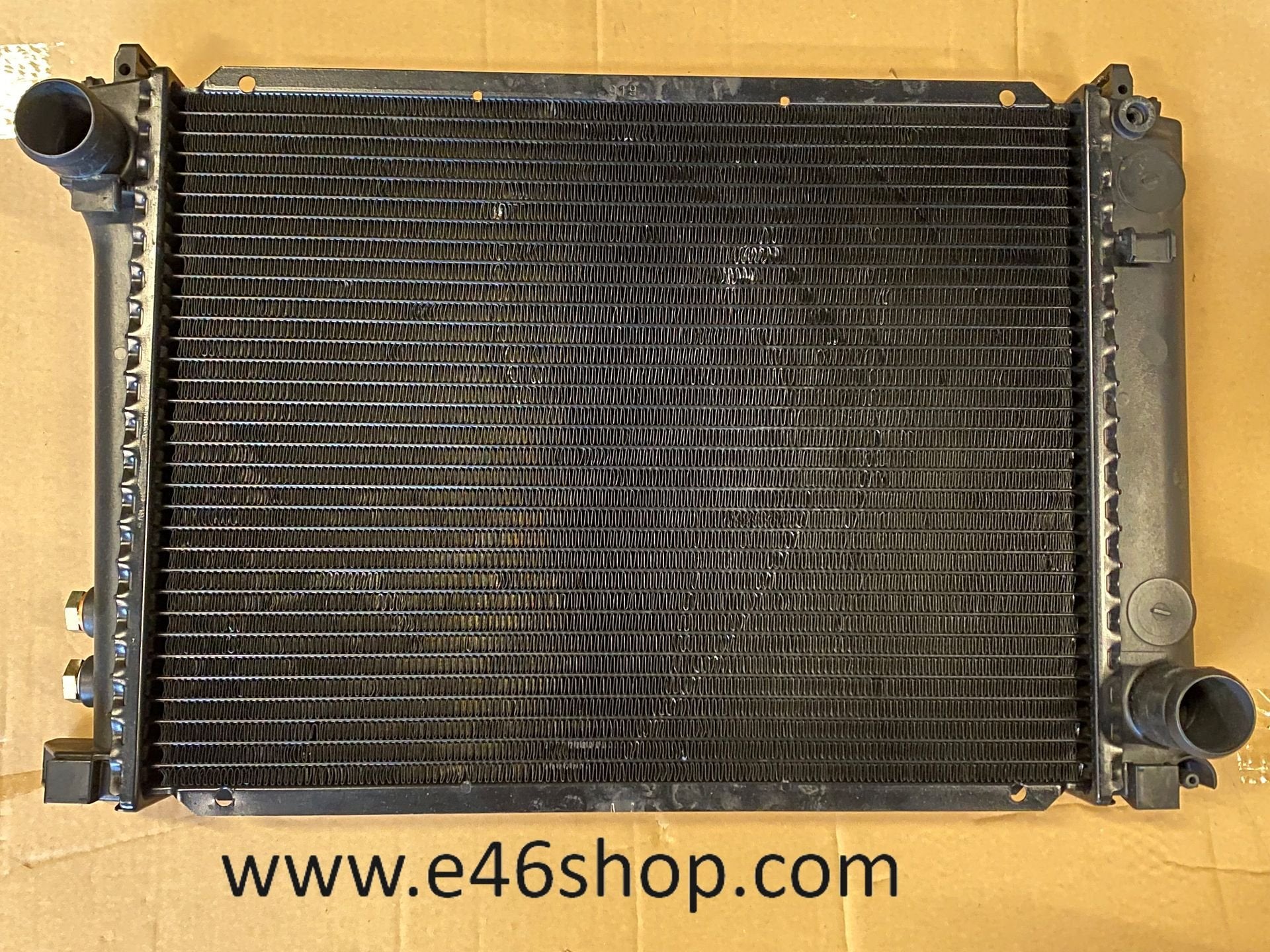 BMW 7 SERIE E32 RADIATEUR OE 17111712005 NIEUW BMW, Autos : Pièces & Accessoires, Neuf, -, -, Enlèvement ou Envoi
