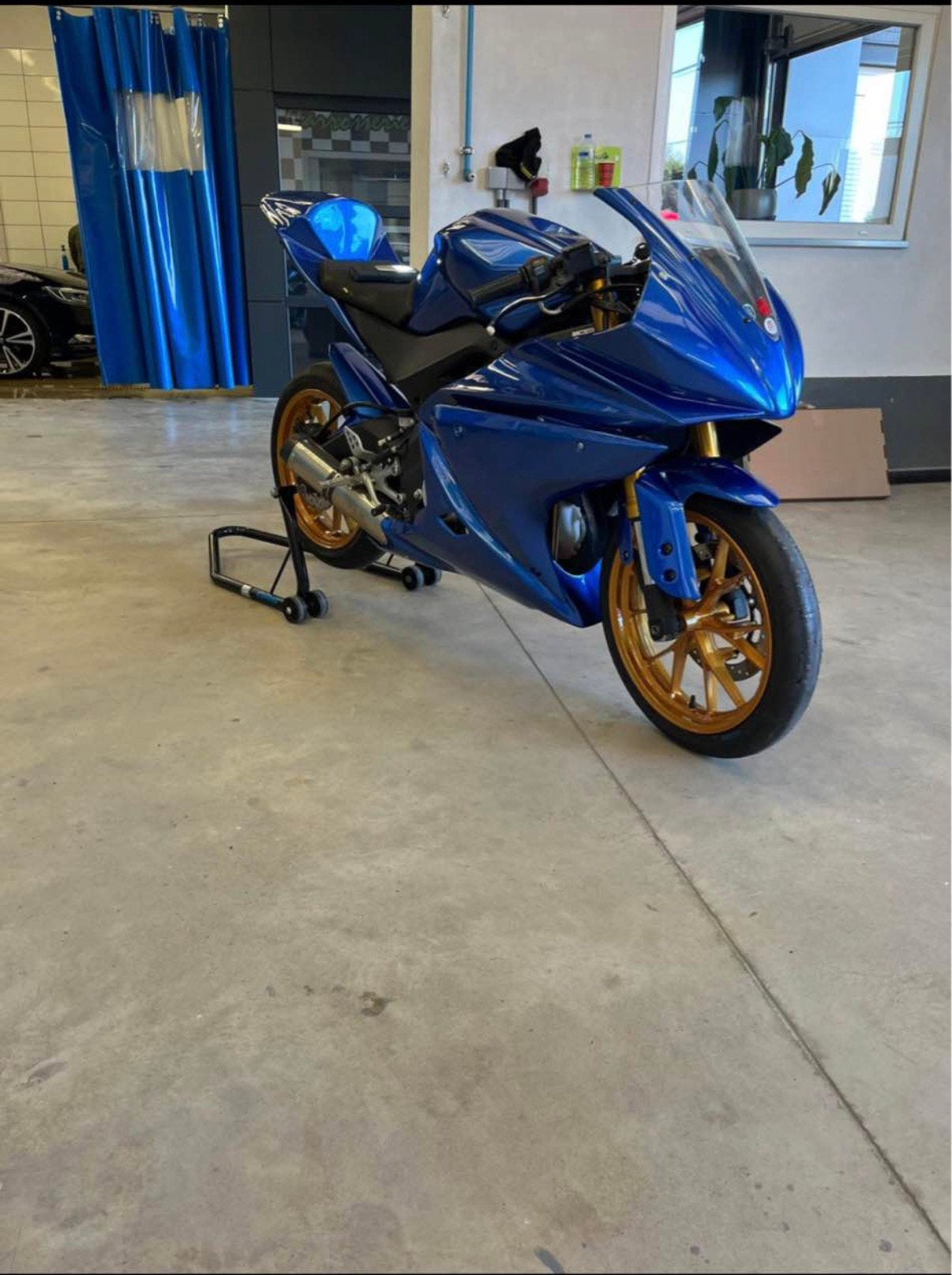 Yzf 125, Motos, Entreprise