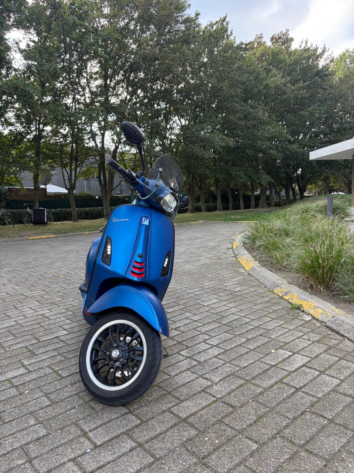 Vespa sprint a klasse, Fietsen en Brommers, Ophalen, Zo goed als nieuw