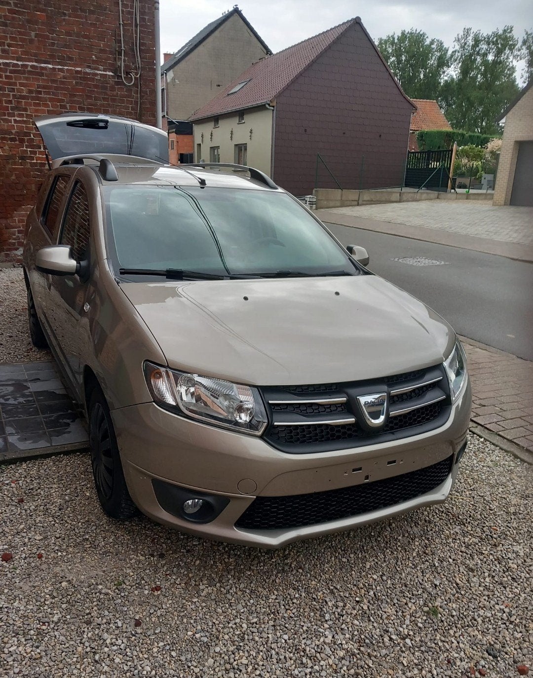 Dacia Logan 2015 approuvée pour la vente, Autos : Divers, Voitures accidentées, Dacia, Enlèvement