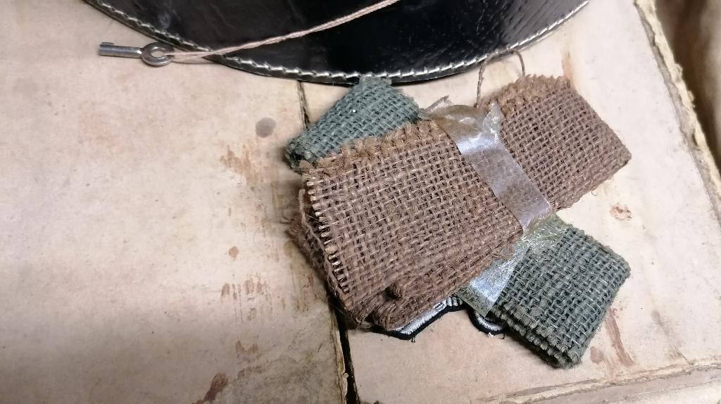 Amerikaanse militaire camouflagebanden uit de WW2, Verzenden, Overige soorten, Helm of Baret