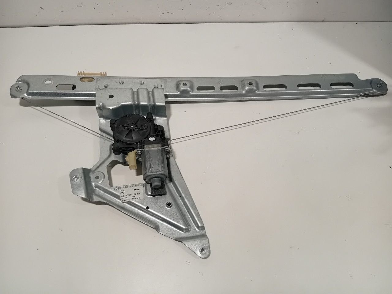 Raammechaniek elektrisch rechts voor Mercedes-Benz Sprinter, Onderdelen@venauto.nl, Van der Ven Autorecycling B.V., Ettenseweg 76, 4706 PB Roosendaal, The Netherlands
