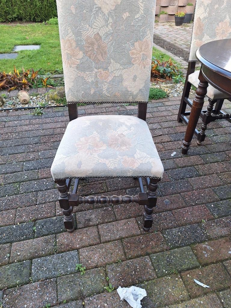 Antieke stoelen, Ophalen