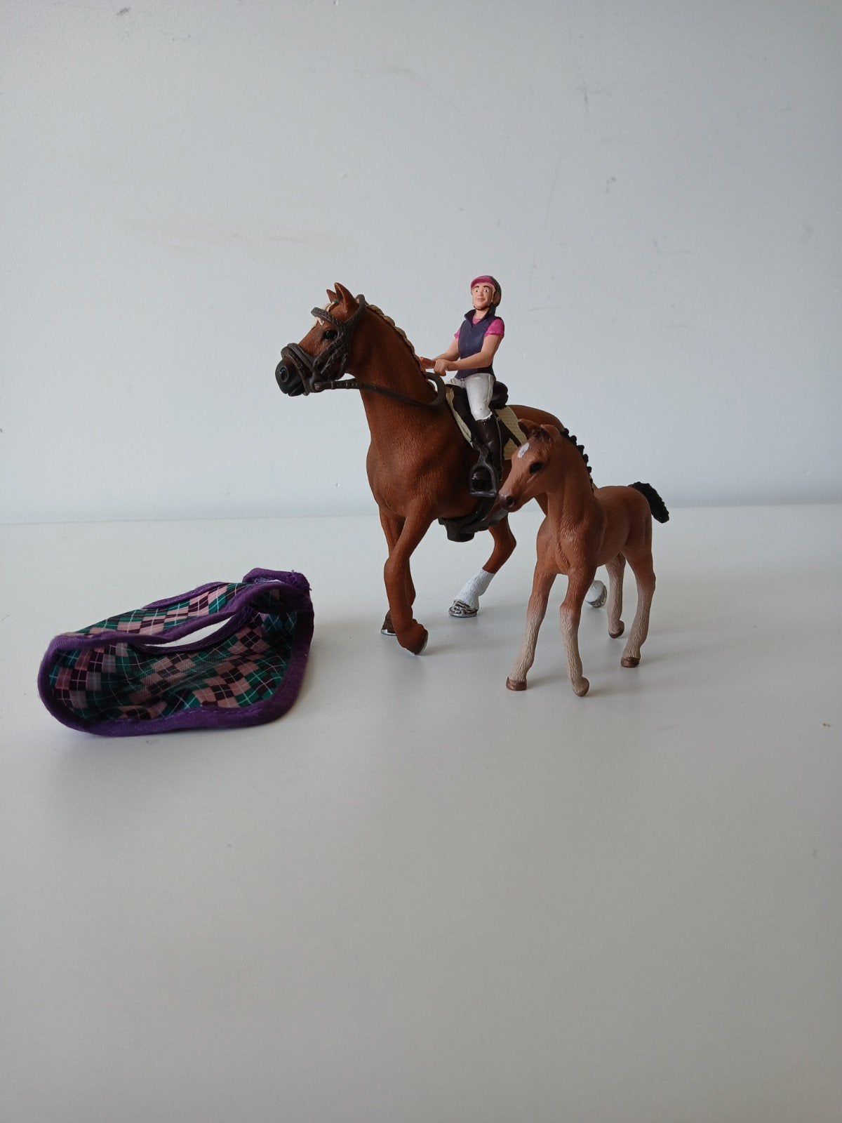 Schleich merrie, ruiter, veulen, Ophalen of Verzenden, Zo goed als nieuw