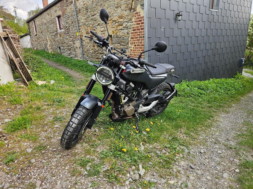 ️ Husqvarna Svartpilen 125 – 2021 – État quasi neuf, Motos, Motos | Husqvarna, Occasion, Permis Moto A1 minimum, Particulier, Éclairage LED