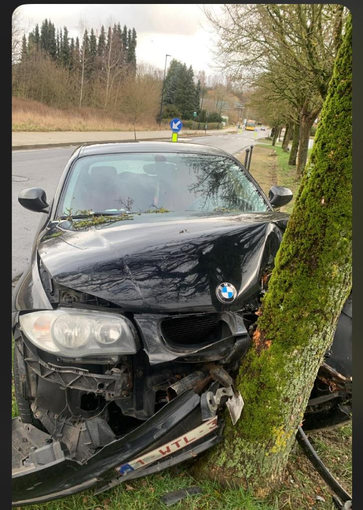 BMW SÉRIE 1 année 2011, Autos : Divers, Voitures accidentées, Boîte manuelle, Enlèvement, BMW, Noir