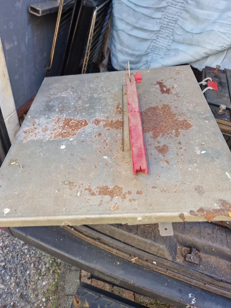 Elec. Zaagtafel 55€, Ophalen