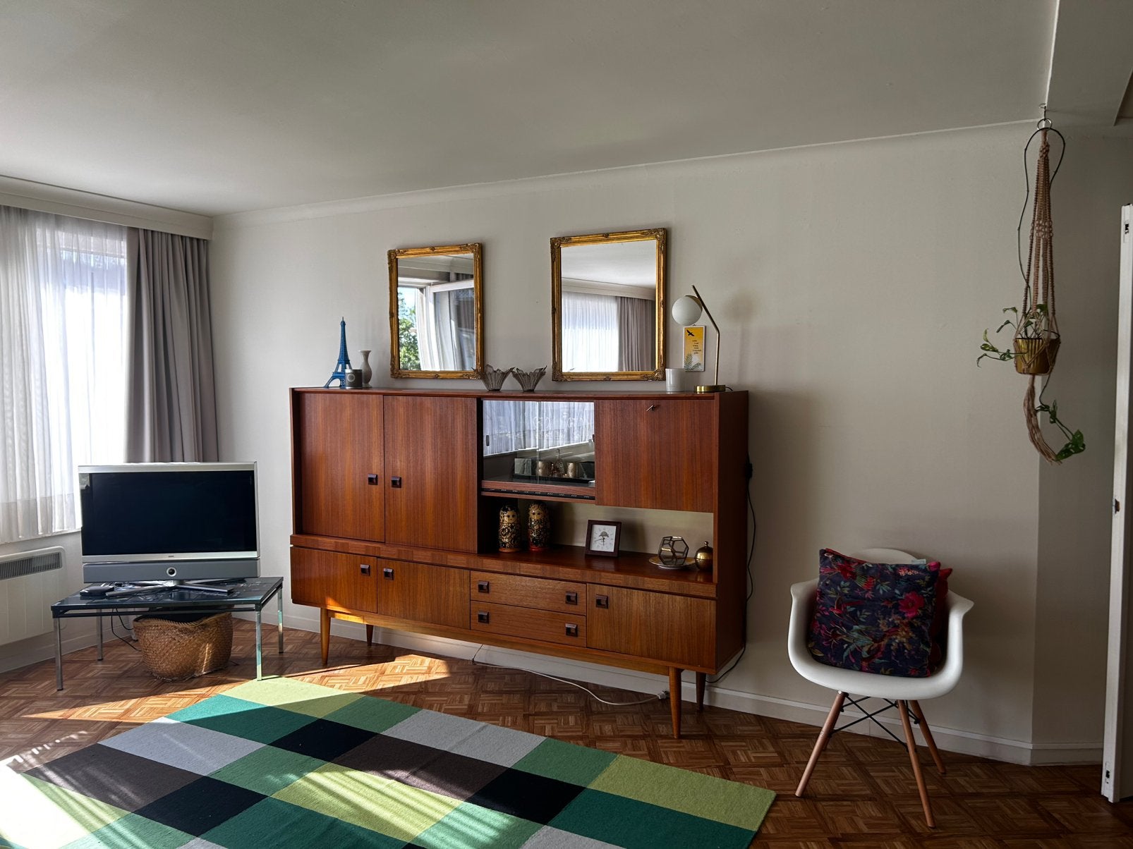 GEMEUBELD -Lichtrijk 2slp Apt nabij Station Mechelen, 100 m², 2 kamers, Appartement, 2800 Mechelen