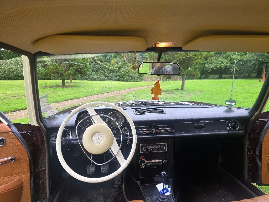 Mercedes 220D Strich-8, foto 9