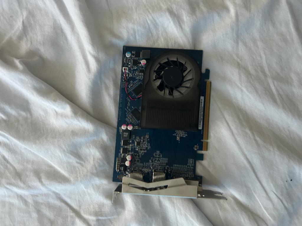 Carte graphique AMD Radeon HD 7570, Informatique & Logiciels, Cartes vidéo, AMD, GDDR3, Reconditionné, PCI Express 2