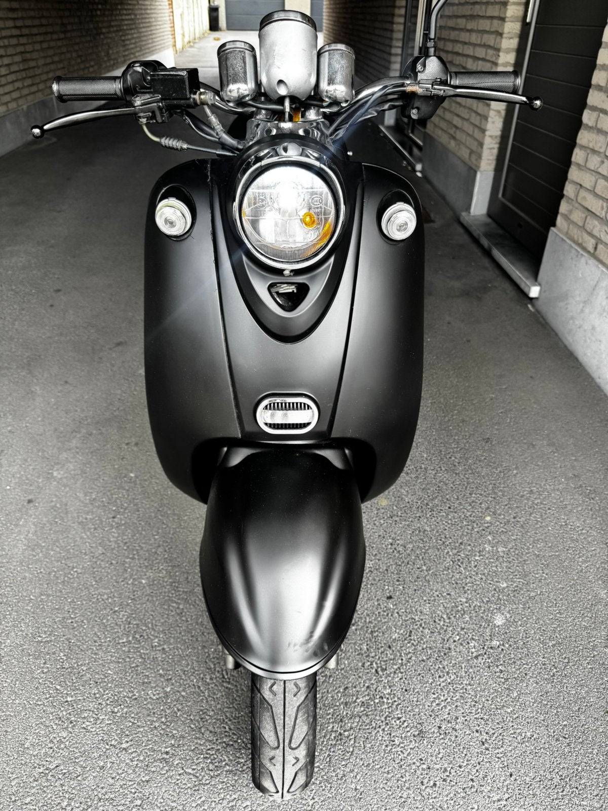 Venesi Lowigi 50cc 4T (2025) – 1250 km – Klasse A – LED, Ophalen, Zo goed als nieuw