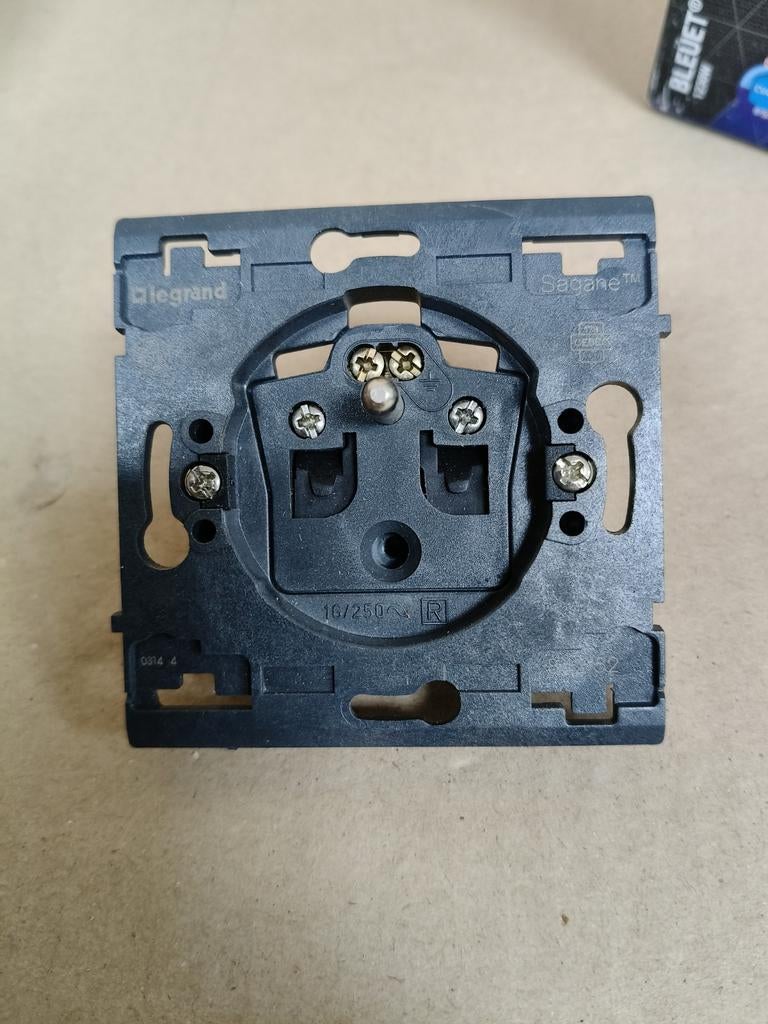 Legrand stopcontact, Doe-het-zelf en Bouw, Ophalen, Stopcontact