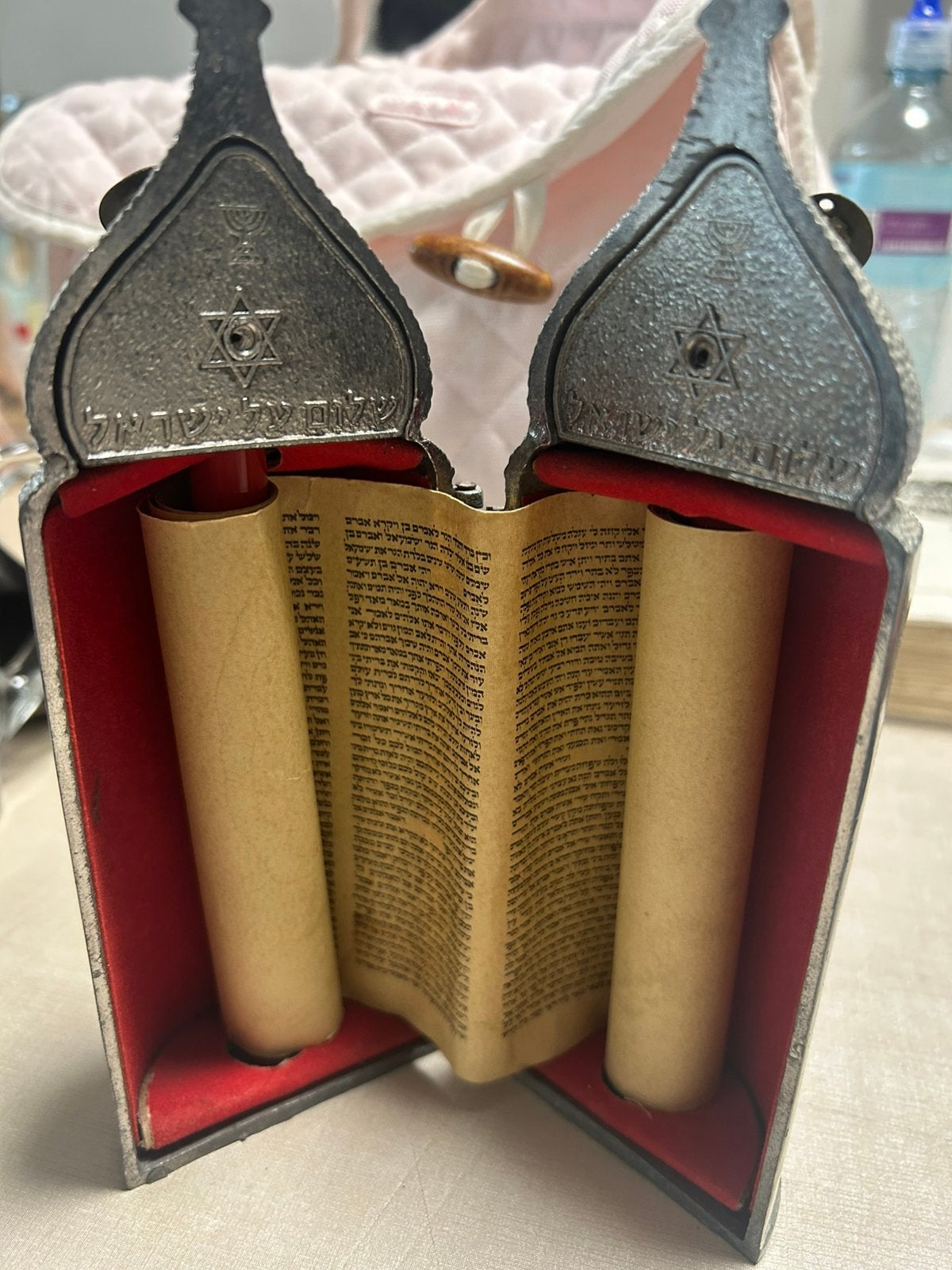 Mini Sefer Torah vintage avec étui métallique décoré Judaïca, Enlèvement