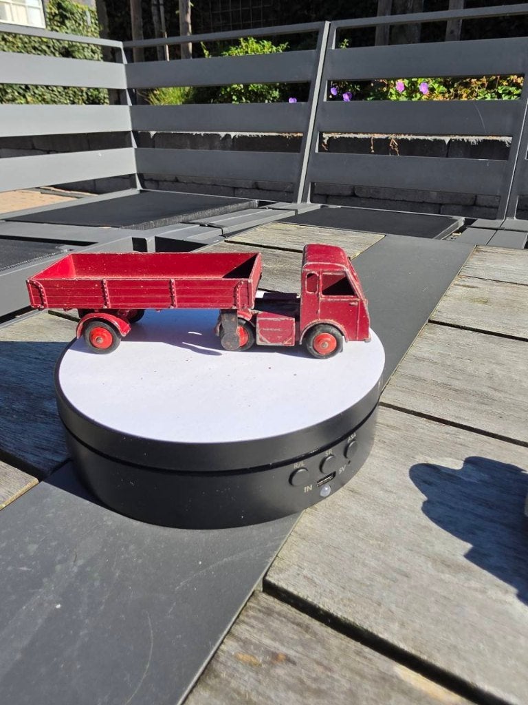 Dinky Toys Hindle-Smart Helecs met rode oplegger, Hobby & Loisirs créatifs, Enlèvement, Utilisé, Voiture, Dinky Toys