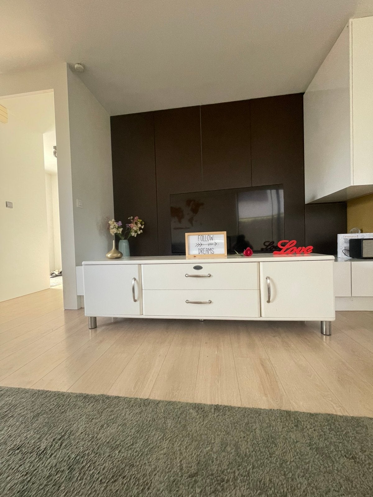Witte moderne tv-kast veel opbergruimte – uitstekende staat, Maison & Meubles, Armoires | Mobilier de télévision, Comme neuf, Moins de 100 cm