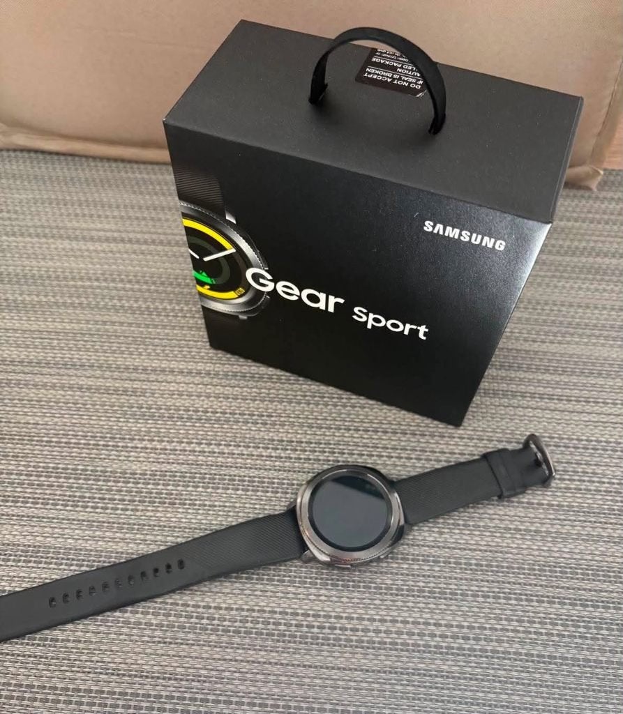 montre samsung  connectée "gear sport", Comme neuf, Enlèvement, Samsung, Noir