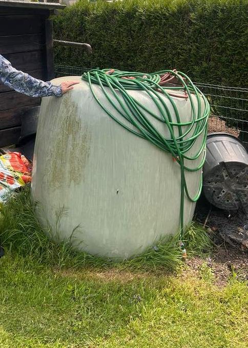 GRATIS !! Grote baal hooi ca. 3 jaar oud, Dieren en Toebehoren, Dierenvoeding, Vee, Ophalen