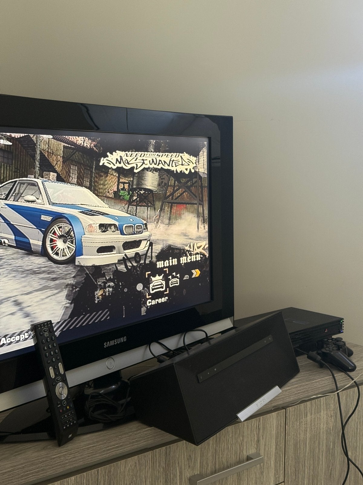 PlayStation 2 + Samsung TV 32” + Medion soundbar + NFS, 50 Hz, 60 à 80 cm, Comme neuf, Enlèvement